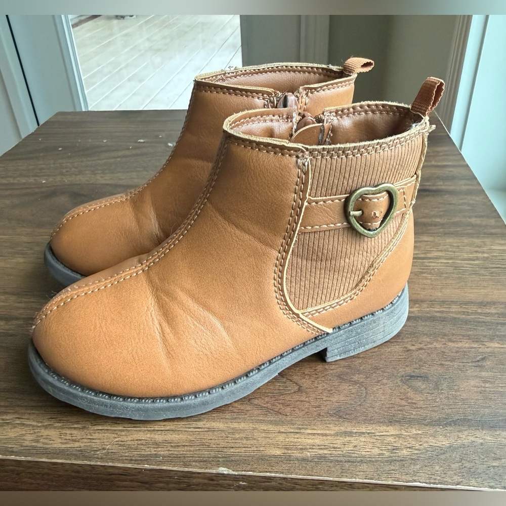 Carter's Girls Tan Faux-Leather Ankle Boots with Heart Buckle, size 8